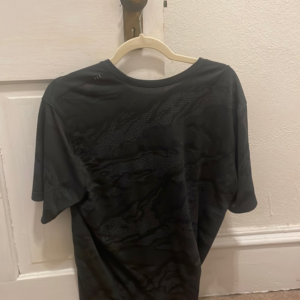 Black camo short sleeve lululemon shirt